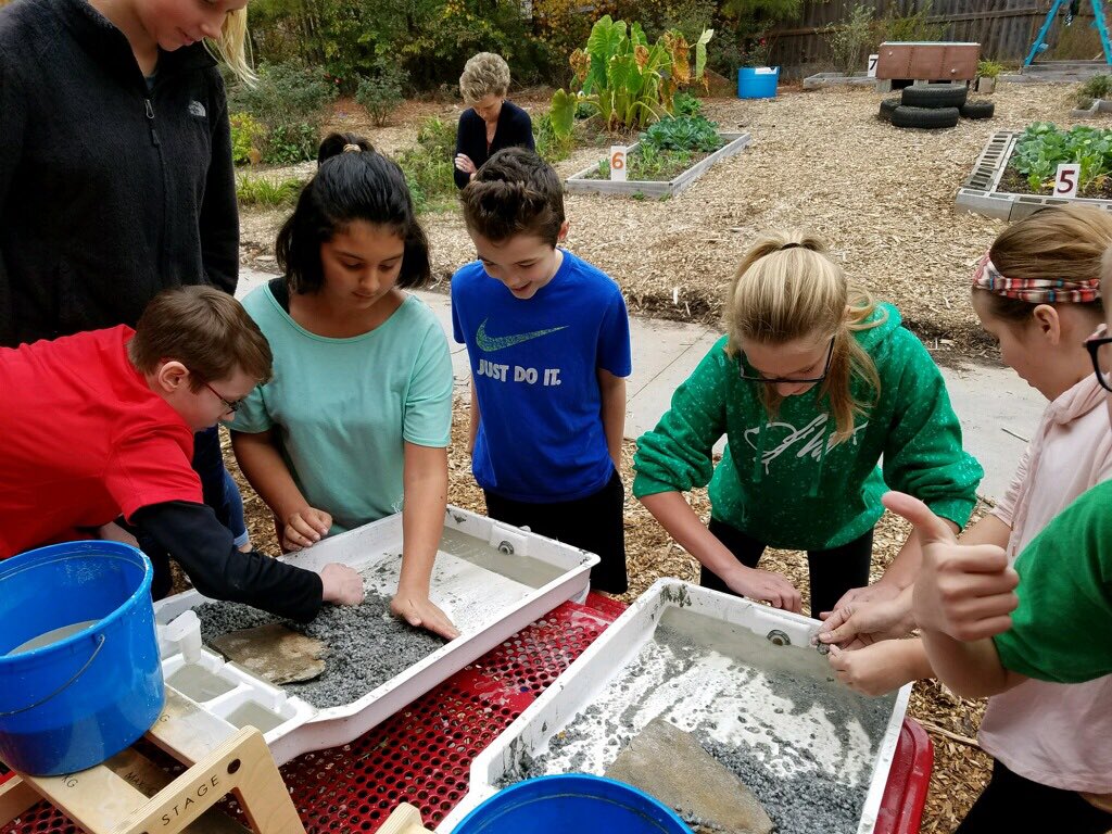 FMSPatriots's tweet photo. Ms. Honkanen's 6th grade Earth science class learning about erosion using stream tables. #standardsbasedcurriculum https://t.co/FcJ3zNxDZ6
