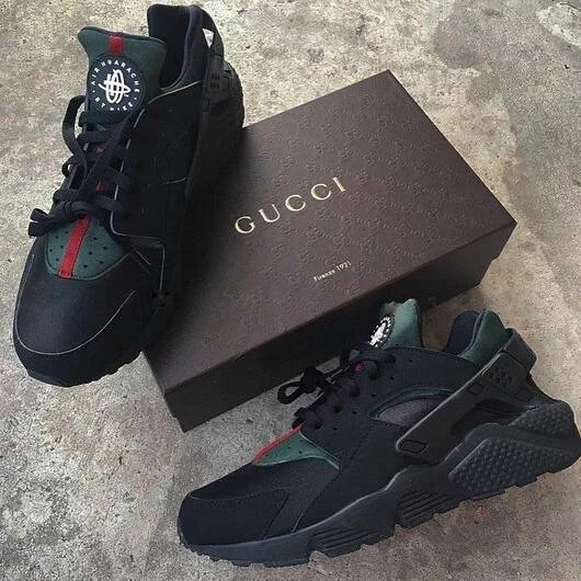 kingbelltorres's tweet photo. Custom GUCCI x Nike Air Huarache: $99.95 (https://t.co/aKtY2ntY3W) https://t.co/ue2oo0w5tT https://t.co/WDbIh7PIAT