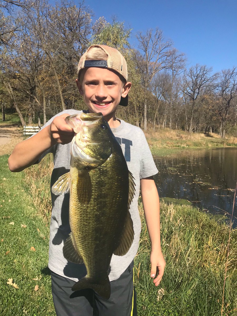 nebasska's tweet image. The weather is turning quickly so I'm getting in as many casts as possible! ~ Nathan #FallBite #LargemouthBass #BassFishing