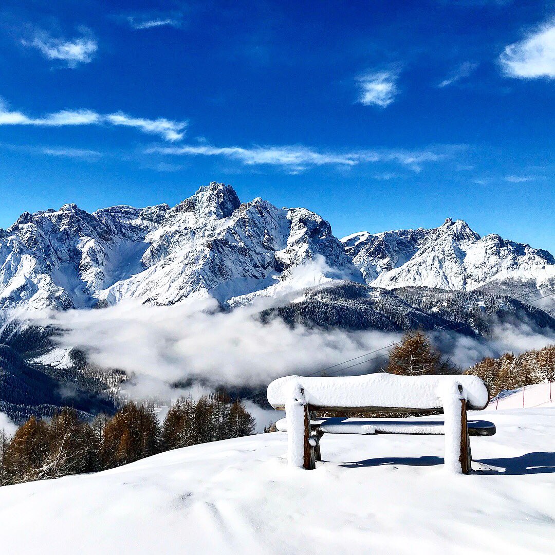 AlbaDeSilvestro's tweet photo. Another day in my office😎 #speedup #skimo #visionofemotion #mountopia @adidaseyewear @dynafitNA https://t.co/IE7bBtNOPa
