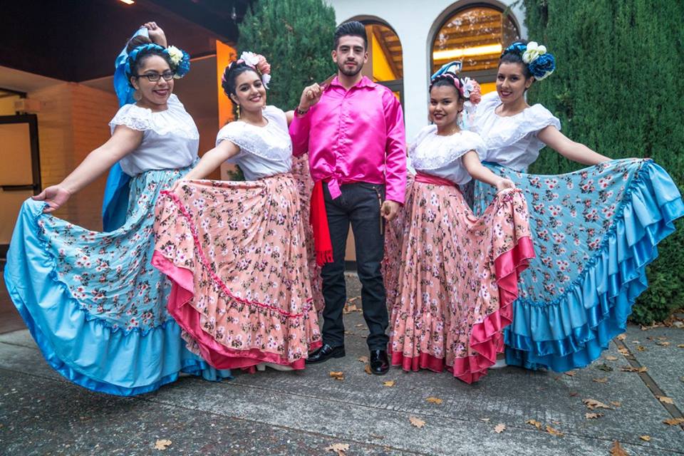 SMCMuseum's tweet photo. Thank you to all the groups who make Dia de los Muertos happen at SMC! The Museum of Art is honored to host 4 years running... https://t.co/kBUs48ykuD