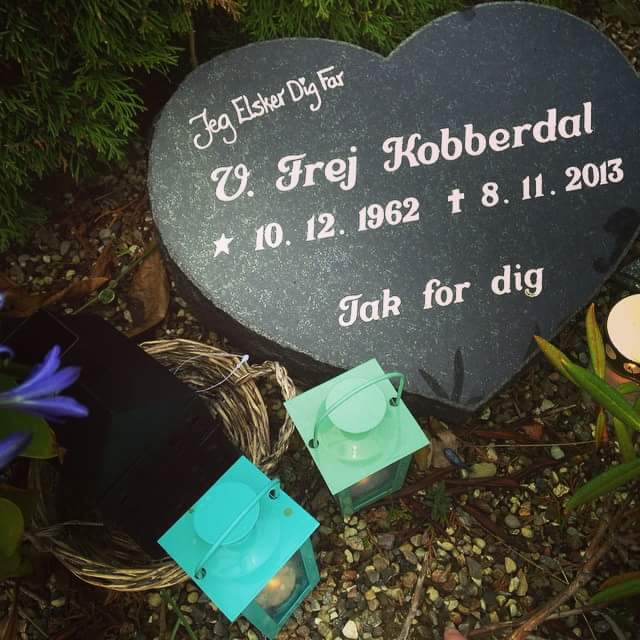 JKobberdal's tweet photo. 4 years today. Miss you Daddy! #rip #graveyard #denmark #tombstone #father #4years #missyou #loveyou https://t.co/YfKSnciJpE