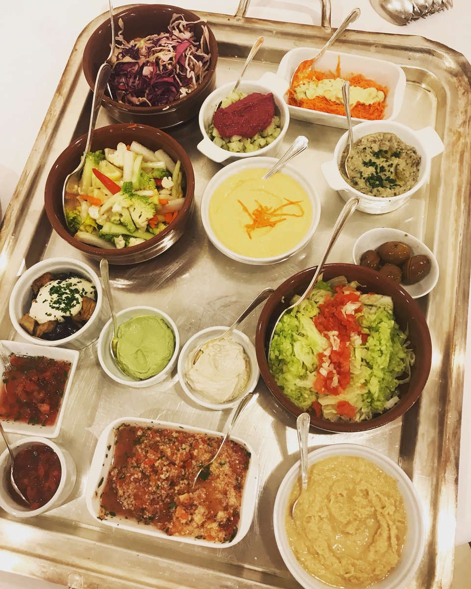 GustoKosher's tweet photo. Press dinner #GustoKosher ecco il Mezè di #lebontoncatering cicchetti dal deserto #kosherfood https://t.co/hRydGhpFRP