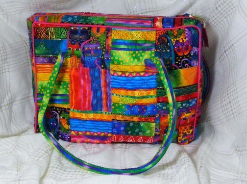 MasbagsMo's tweet photo. Large Handbag from Laurel Burch Fabrics #quilted #large #WellMade #ZippedClosure #LotsOfDetail #unique #colorful
➤ https://t.co/eXwV36tr2l https://t.co/nqkevarEr1