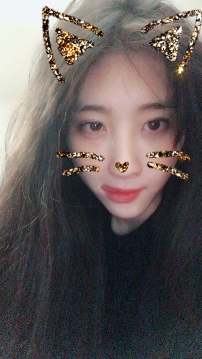 LOV9MUSES's tweet photo. [@978HY TWT] 셀카찍기가 점점 더 어려워지네여;;
어플없으면 대체..🤦🏻‍♀️
추워지는데 감기조심조심👍🏻🙌🏻 https://t.co/9vAxaXj4ME https://t.co/yekJX9I8cj