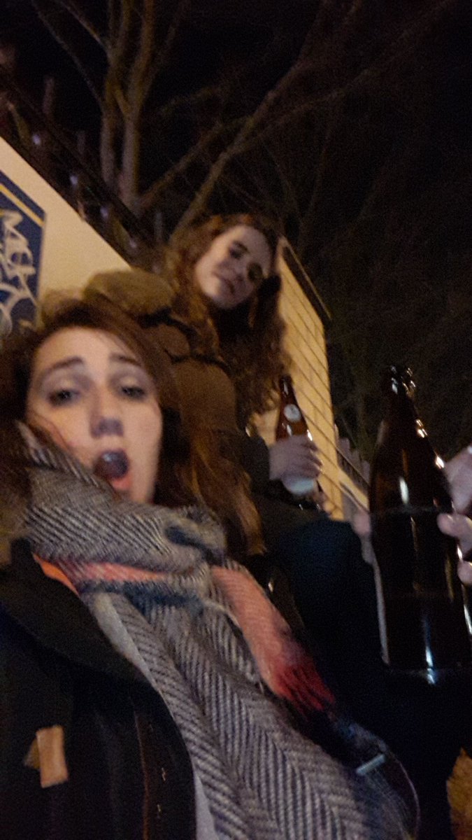 _alazzar's tweet image. El alcoholismo 24/7 era real #MissingBerlin 💔