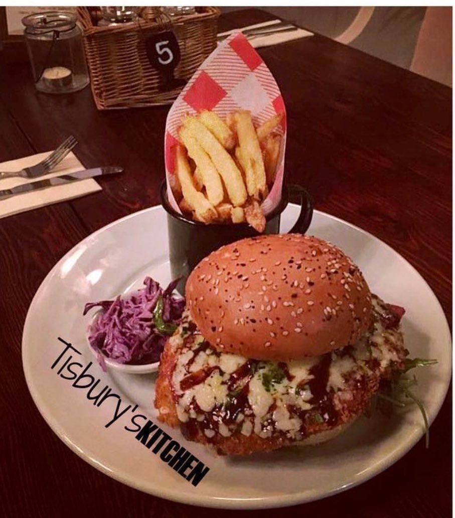 🍔THE DIRTY BBQ SNITZEL BURGER🍔
________
Panko crumbled &amp; crisp fried chicken breast, garlic mayo, barbecue sauce &amp; cheddar.
Served with skinny fries &amp; dressed salad leaves. 😋
_______
Mouth watering yet? 🤤 Served Monday-Saturday 12pm-9pm.
________
#publunch #pubgrub #brighton