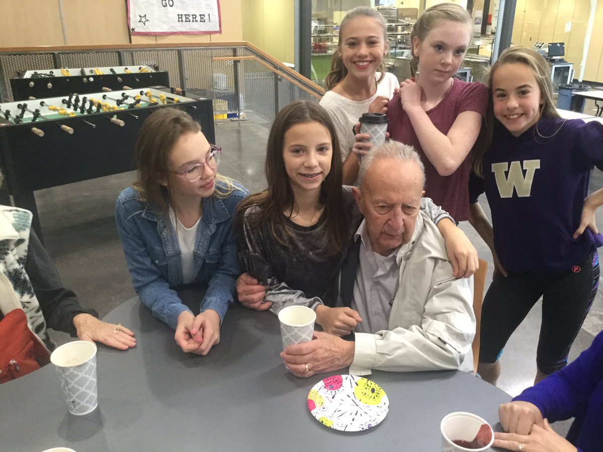 Islander_gators's tweet photo. Miss Guerriero's class hosts a Veteran's Day tea. #thankyou #🇺🇸 https://t.co/ngd31xR1Kn