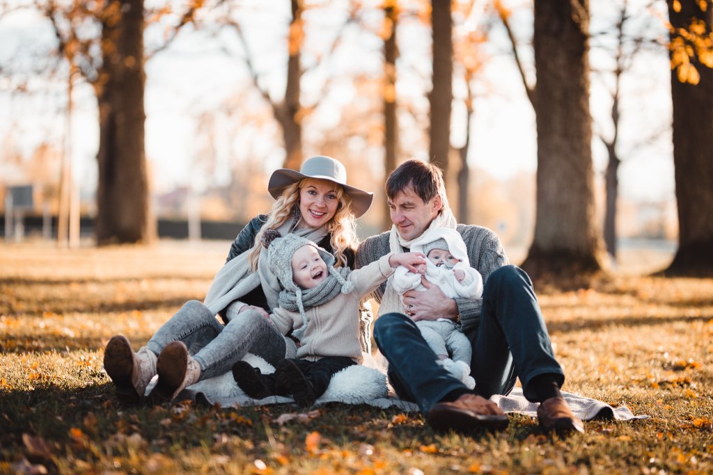 FAMILY PHOTOSHOOT IN VALMIERMUIŽA klavsvasilevskis.com/2017/11/08/fam…