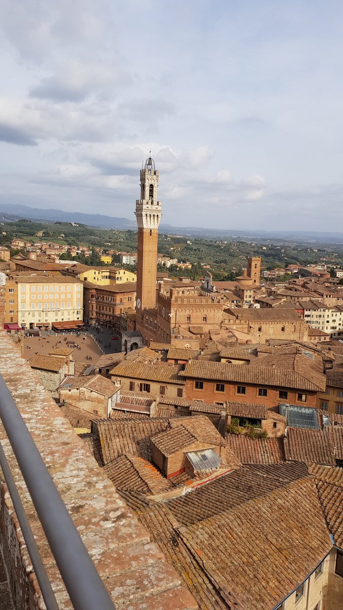 One of the most extraordinary views of #Siena #magic #tuscanytrip