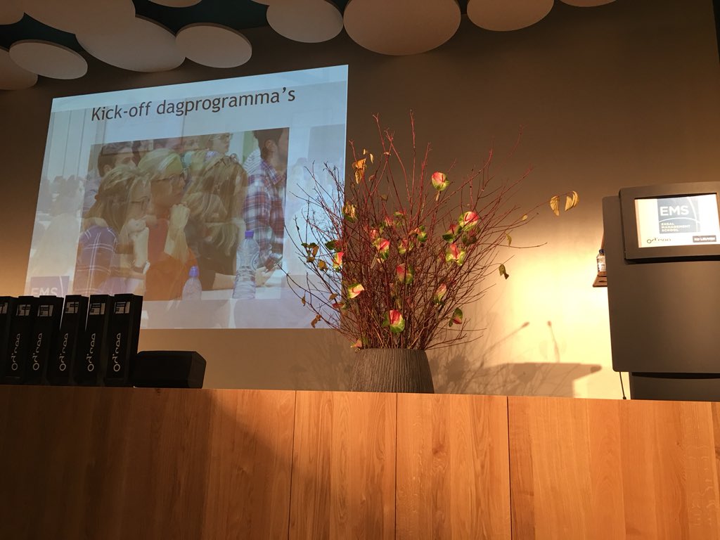 kdesmedt's tweet photo. Diploma-uitreiking bij Ehsal Management School. Zo trots op mijn studenten van het Postgraduaat Bedrijfscommunicatie! #ehsaldmc https://t.co/rSdzbZy2NA
