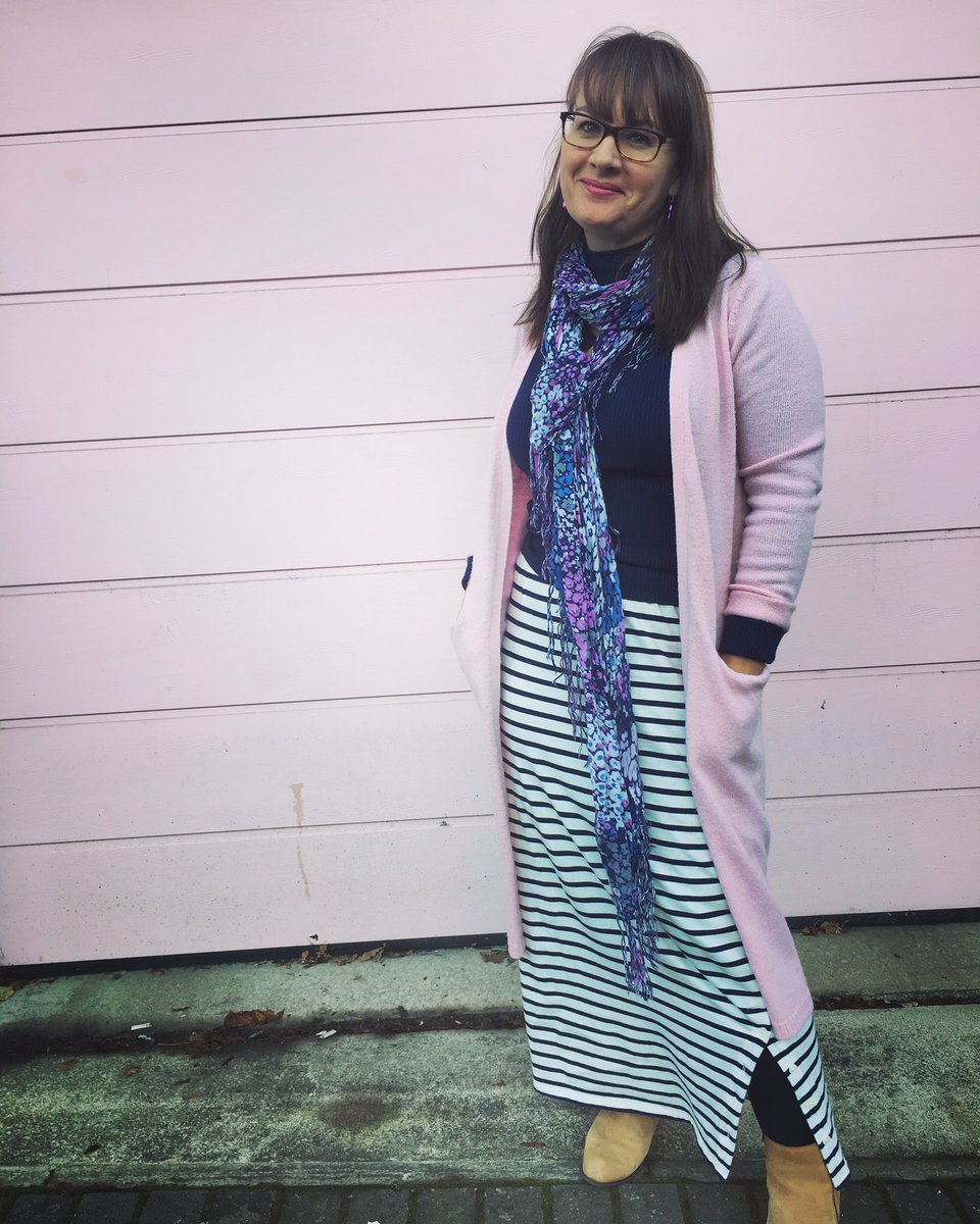 beckybarnestyle's tweet photo. "Mum, you match that garage door....you've got to do a photo!" So here I am outside a garage, totally unprepared for an #ootd shot as it was 8am and on our way to school!#outfitoftheday #whatiwore #autumn #pinkcardigan #tanboots #mixedprint #mumontherun #schoolrun #peopletree https://t.co/9hKW5jBbqb