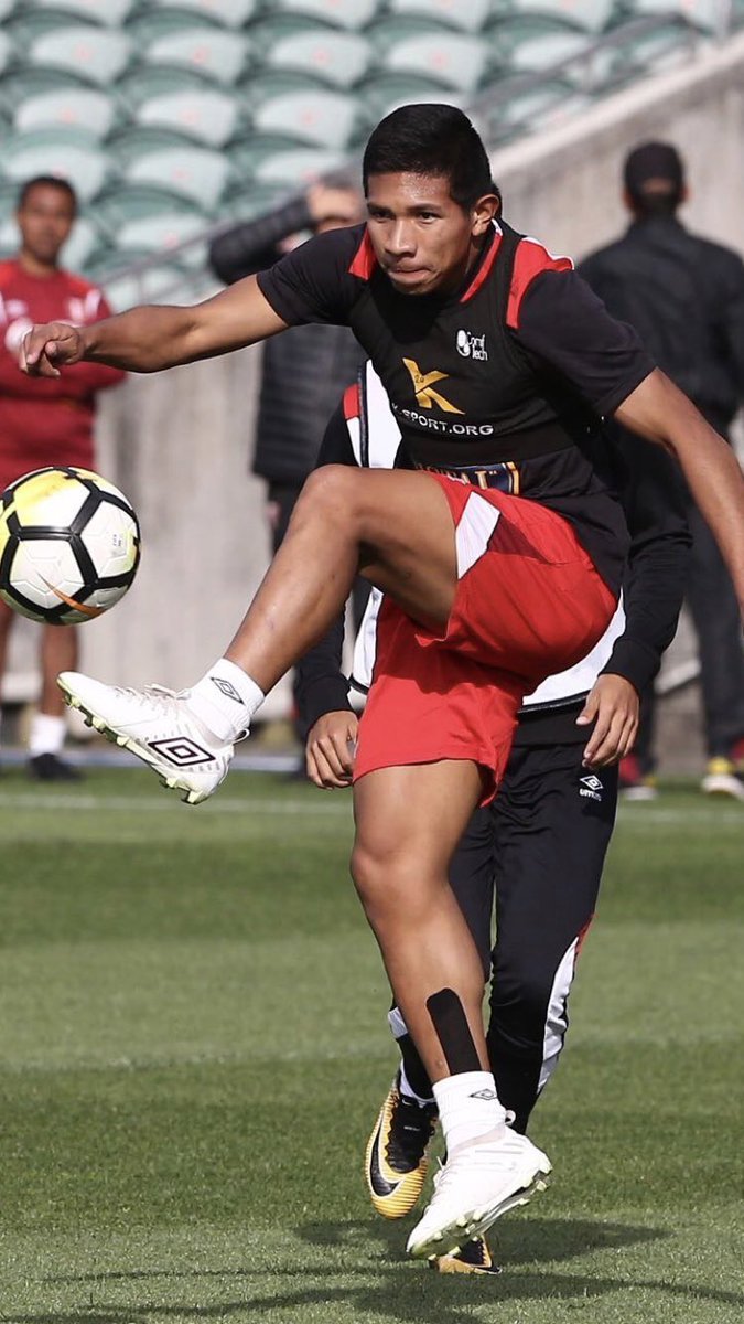 edisonflores135's tweet photo. ⚽️🇵🇪💪 Listos para afrontar estas dos últimas pruebas. ¡Vamos, Perú! #ParenLasOrejas #UnaSolaFuerza https://t.co/cBB5Fe6xBz