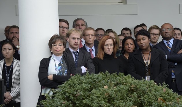 (59) Obama's WH staff not hiding their emotions while he spoke about the Democrats' loss. Unprofessional. But the photo of Miss Crybaby at the back is great. I'd love to have a copy of the wider shot with her in it.