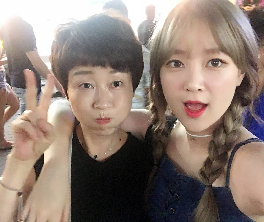 LOV9MUSES's tweet photo. [@917LKJ IG] keumjo_1217: 내 표정 따라하지마 경옥씌. ;;;
🎂 생일 축하해 엄마 내년에 여행 또 가자
이번... https://t.co/4UYLXyrPOd