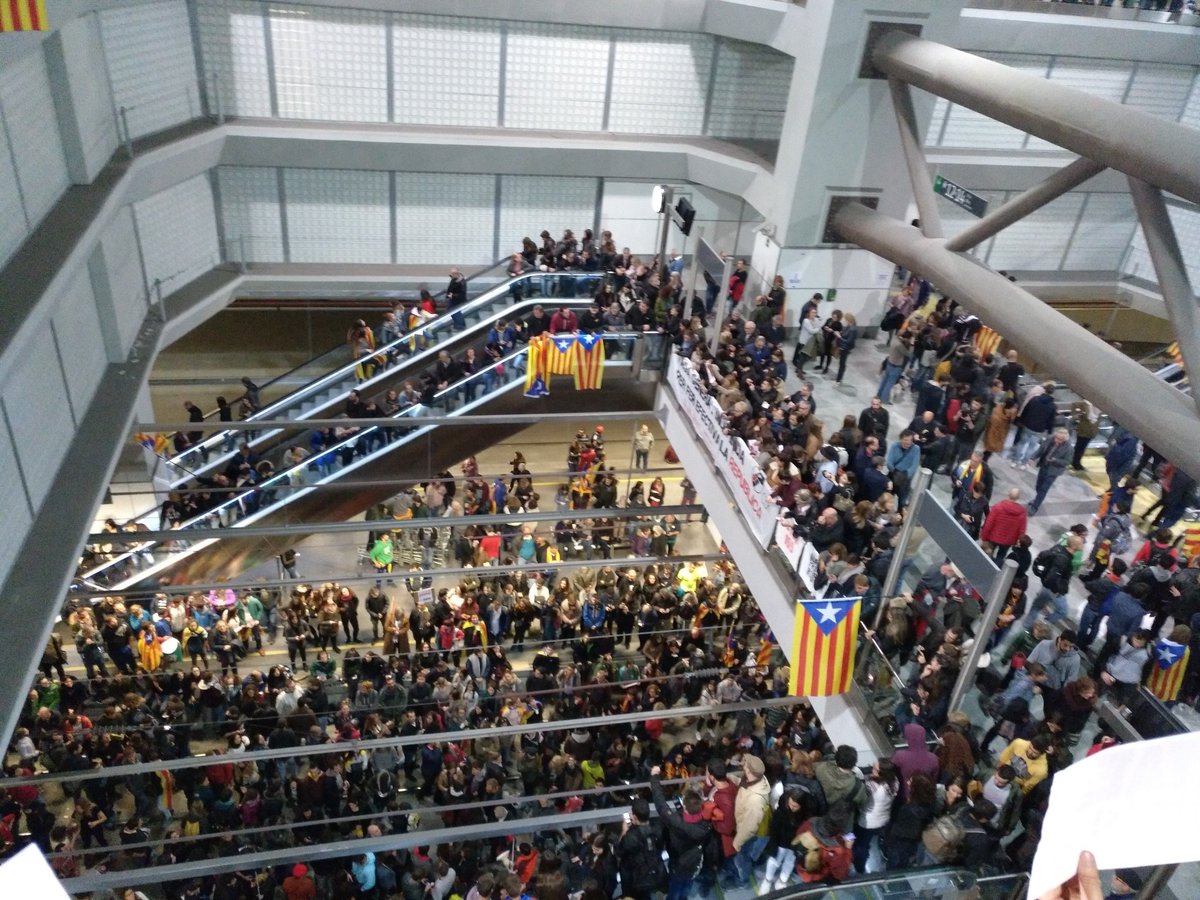 NarcisdeGirona's tweet photo. S'ha fet coincidir la #VagaGeneral8N amb l'època dels refredats, per agilitzar la generació de congestions? 🤔 @ariadnpj #TweetMate https://t.co/F4WQhDlV7C