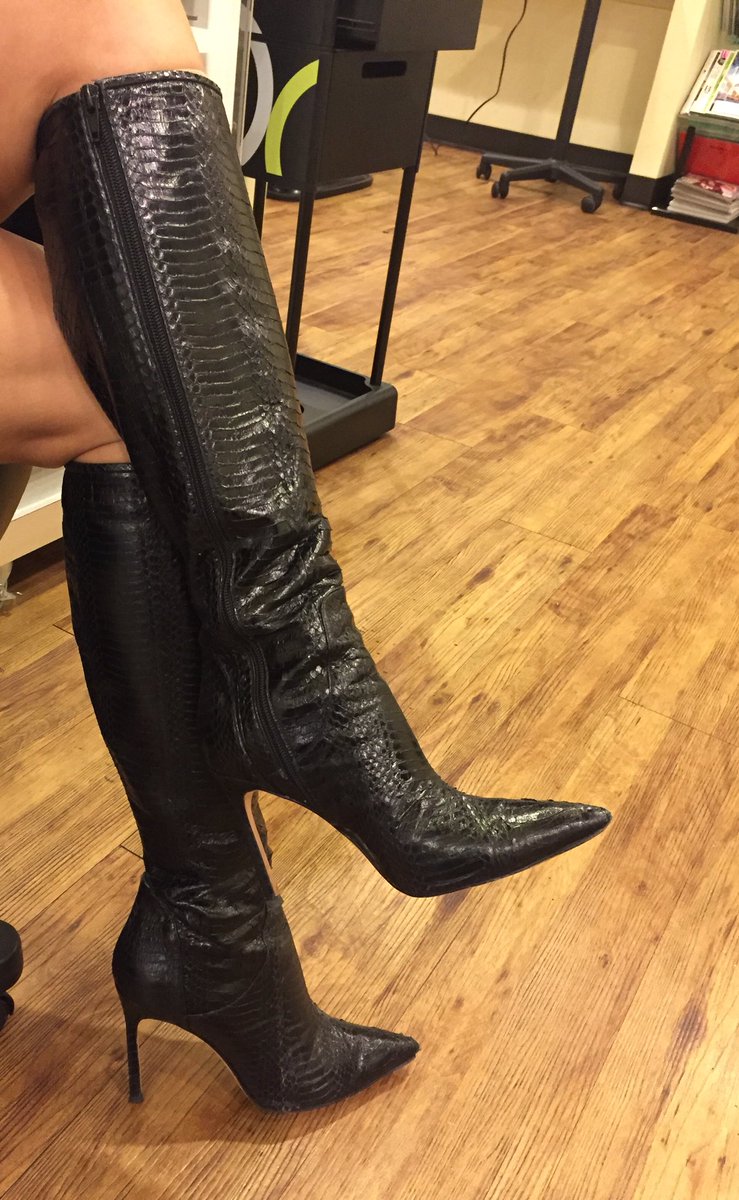 ClariceFox4's tweet image. Finally Fall #bootgame
