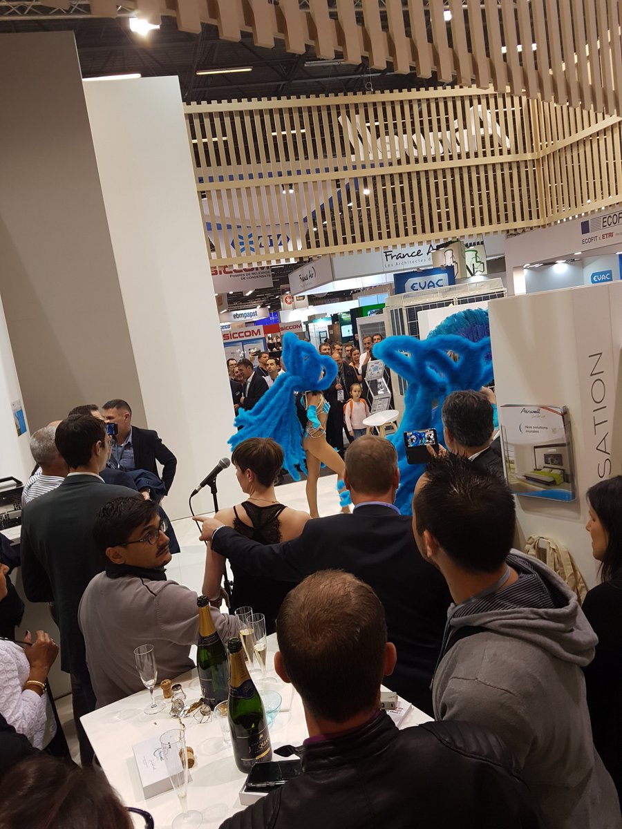 Alexandra_Redin's tweet photo. La temperature est montée sur le stand #Airwell #70ans #climatisation #chauffage #Interclima https://t.co/S5t9CHH1Kd