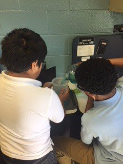 coopluvdakids's tweet photo. STEM students working hard!! #wmsgoodtogr8 #cooperativelearning https://t.co/0RYJUtvbui