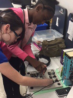 coopluvdakids's tweet photo. STEM students working hard!! #wmsgoodtogr8 #cooperativelearning https://t.co/0RYJUtvbui