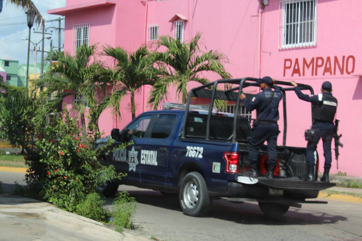 SSPCTabasco's tweet photo. Cumpliendo acuerdos con delegados intensificamos vigilancia en Tabasco 2000, Carrizal,  Petrolera y colonia Espejo II  #PolicíaTabasco https://t.co/g9tnz7UgzF
