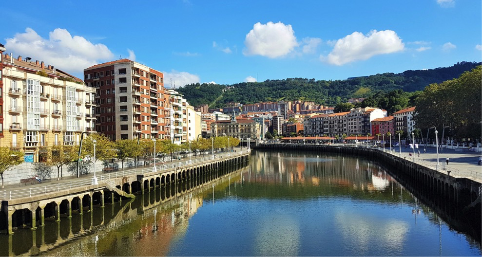 theAoU's tweet photo. The 2018 European City of the Year is... Bilbao! #UrbanismAwards https://t.co/7yN6CN4PHm