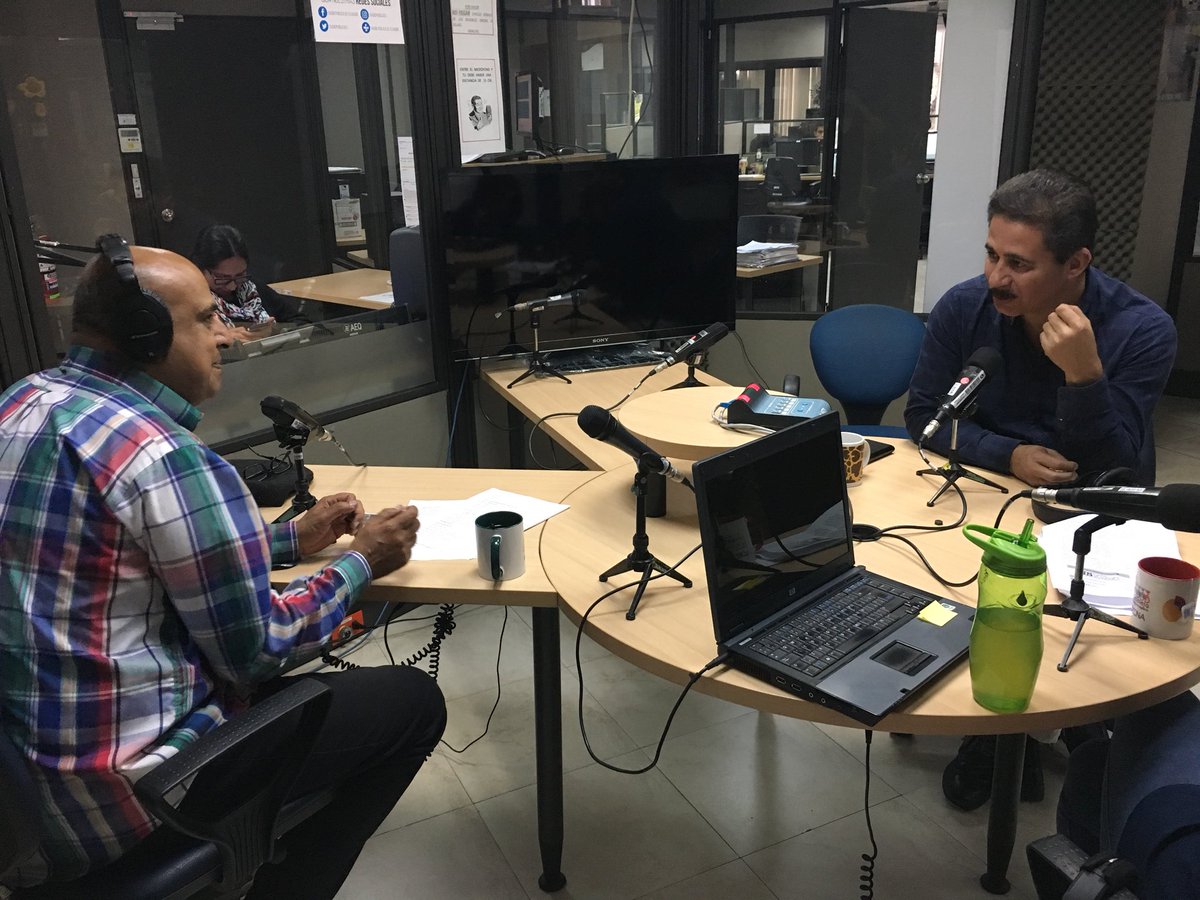 PublicaFM's tweet photo. #LaBicletaRPE | Nos acompaña el escritor ecuatoriano Edgar Allan García, para hablar de la Feria del Libro Quito 2017 #FILQuito2017 https://t.co/sQ9YBYR6Zb