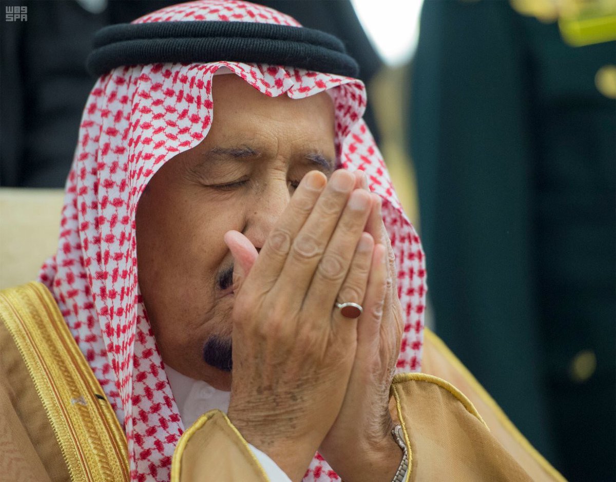 akhbar9kuwait's tweet photo. #خادم_الحرمين في المسجد النبوي الشريف .. صلاة ودعاء .
.
#زيارة_الملك_سلمان_لطيبة
. https://t.co/FpjyfuLJ0u
