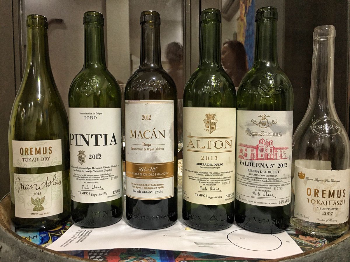 VINALITI's tweet photo. Seis vinos, cuatro fotografías y una sola palabra: Únicos @Tvegasicilia https://t.co/TkT24CF9AV