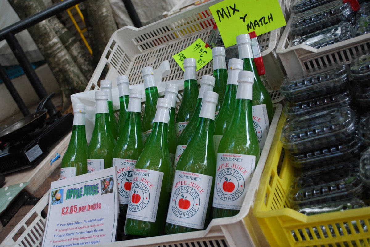 Somerset cheeses, local pork ,beef and lamb, fresh organic vegetables, Somerset apple juice the pick of the best produce the west country has to offer!
#foodieThursday every Thursday on the High street.