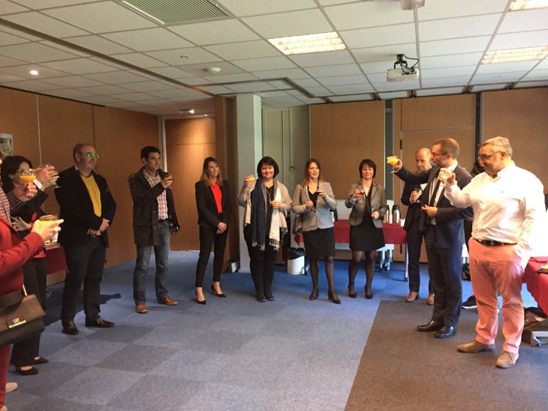 JulienSteimer's tweet photo. Pendant que les inspecteurs #AXA #SudOuest découvrent @salesforce, accueil avec #Réussir de la new promo Agents, la + féminine de l’histoire #mixité @gaelle_o @bclaveranne @MarieeOlivier https://t.co/DDSKlND4DT