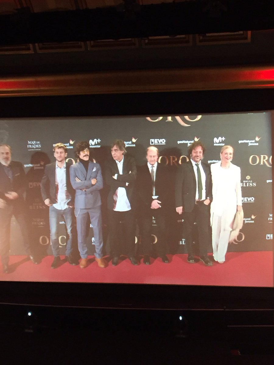 IreneRubioact's tweet photo. En el estreno de #OroLaPelicula bieeeen! Bravo @ApacheFilmsProd  @enriquelavigne 👏🏼👏🏼 https://t.co/fFJTxZvWen
