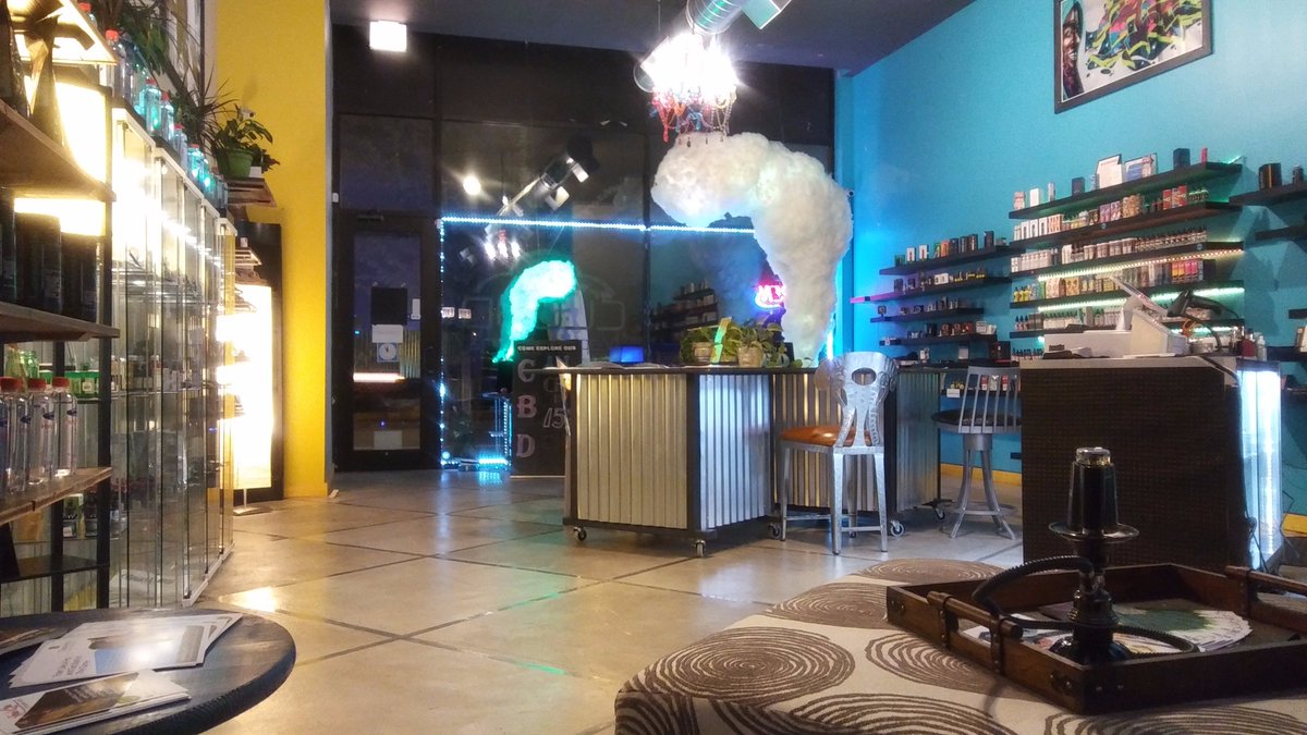 Cloud Vapor Lounge tweet media