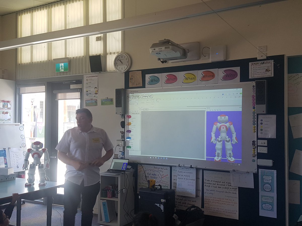 JoClyne1's tweet photo. Students immersed in their workshops #digitech17 @carrumps ping @HTAVed https://t.co/UaeCpzbV2U