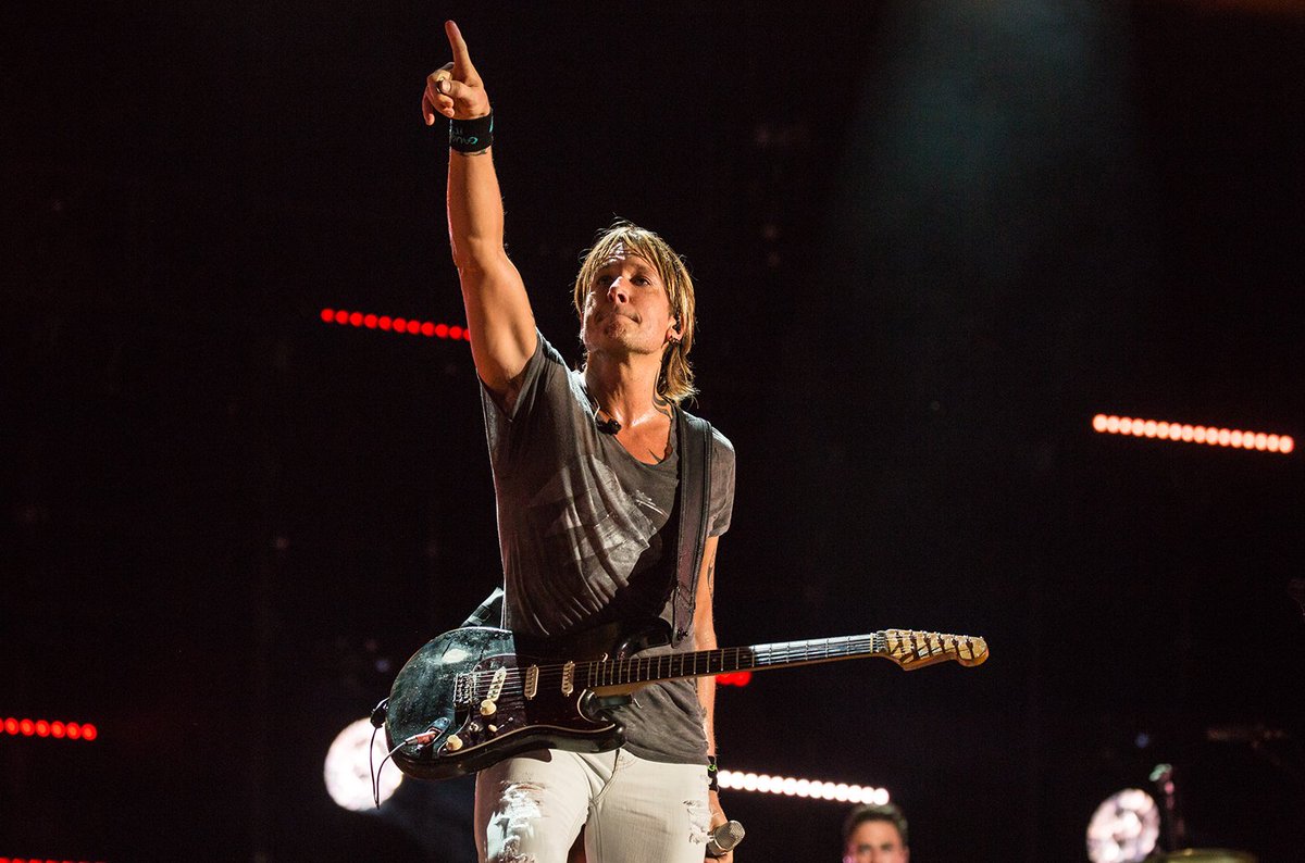 billboard's tweet photo. Congrats, @KeithUrban on Single of the Year with "Blue Ain't Your Color"! #CMAawards He's also taking over our Instagram stories, so make sure to peep! 👀 https://t.co/V89rAP6Z6c