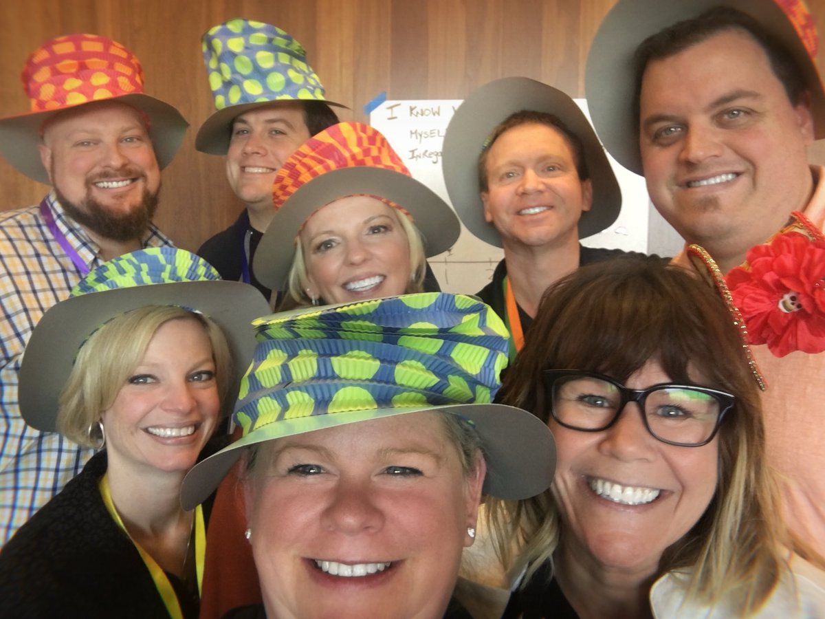 OopslandBillie's tweet photo. What an amazing group for Imposter Syndrome workshop today.  Beautiful souls.  #grateful #LAKC https://t.co/10TVAiFmJ4
