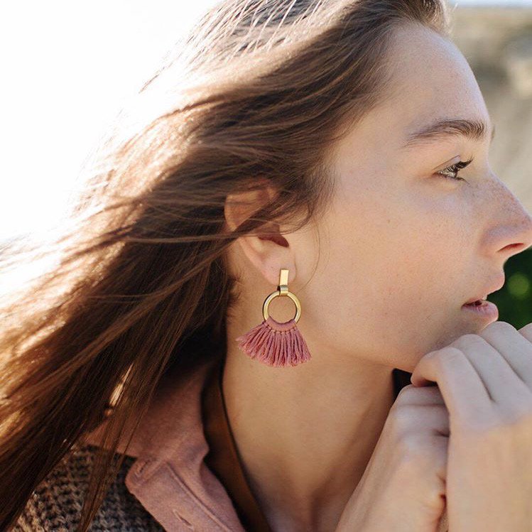 escape_button's tweet photo. On-trend and affordable tassel earrings for summer: https://t.co/PCkCyQcXff 💃🏻 #shopping #fbloggers https://t.co/bbLg9GTBfG