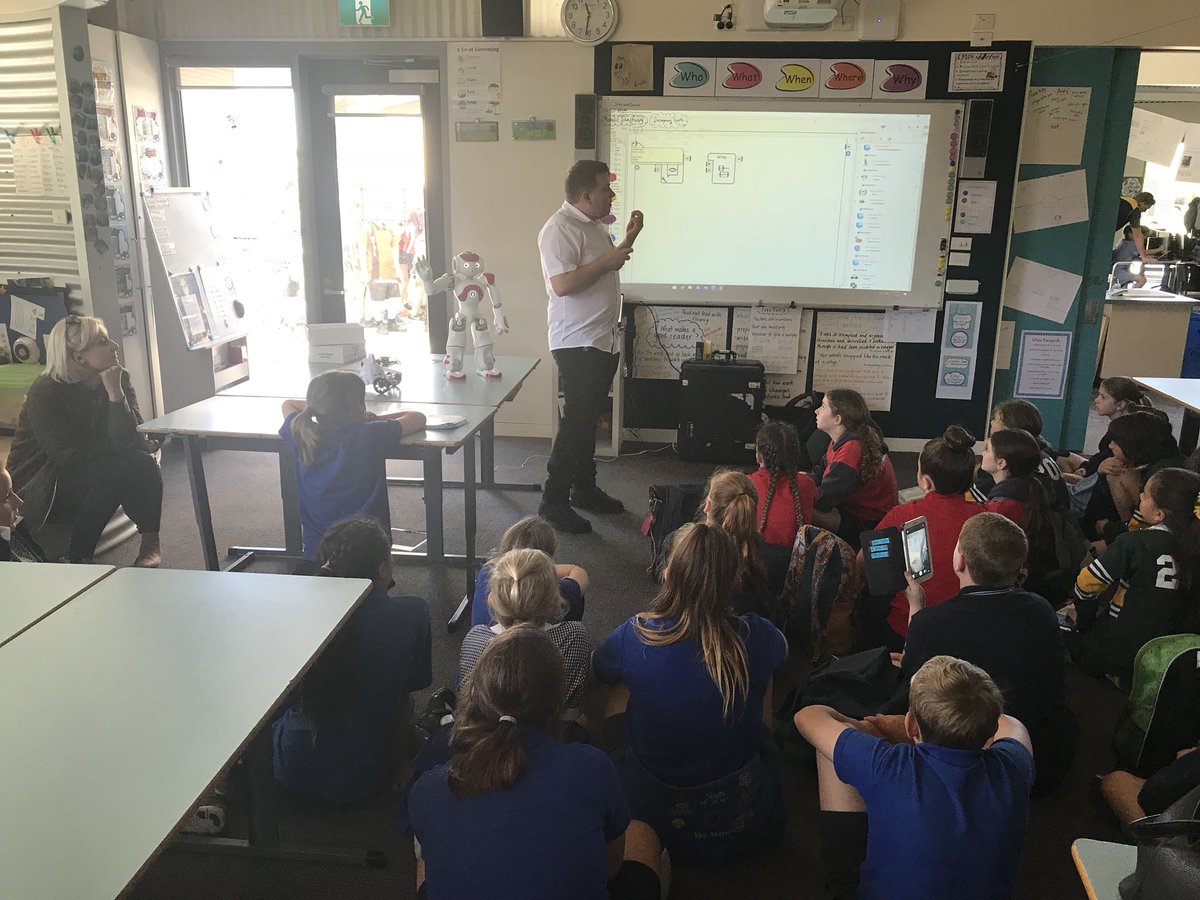 RowellynPark's tweet photo. Programming the @NaoRobot to whip and naynay at the #digitech17 Student Conference https://t.co/1gzKcLu2aA