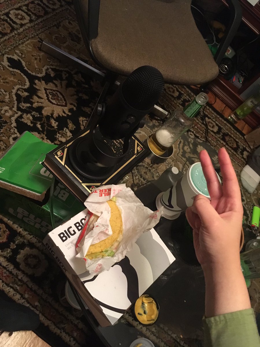 DadZone69's tweet photo. Recording night baybeeee #podcast #dadzone #whatsyourdadlike #hookitup #tbellbaby https://t.co/95Q8JWT7ji