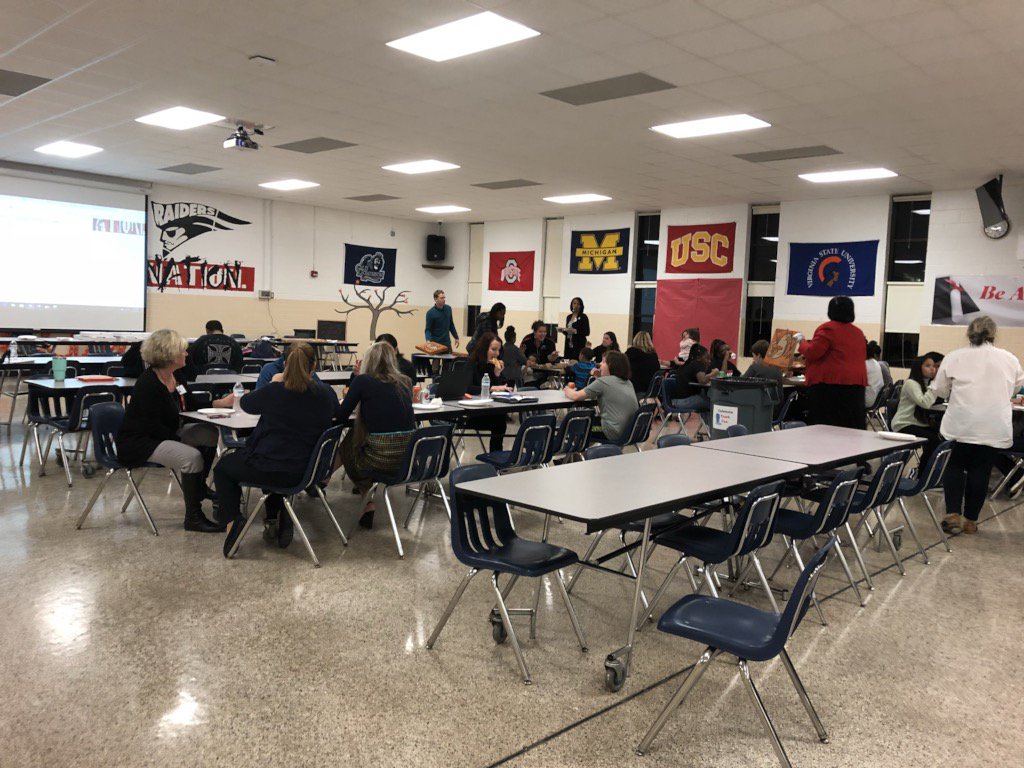 ehbeagle43's tweet photo. BMS Literacy/Numeracy Family Night #BaysideMSVBCPS #BeAmazing #RaiderNation https://t.co/VjOZRBHbcF