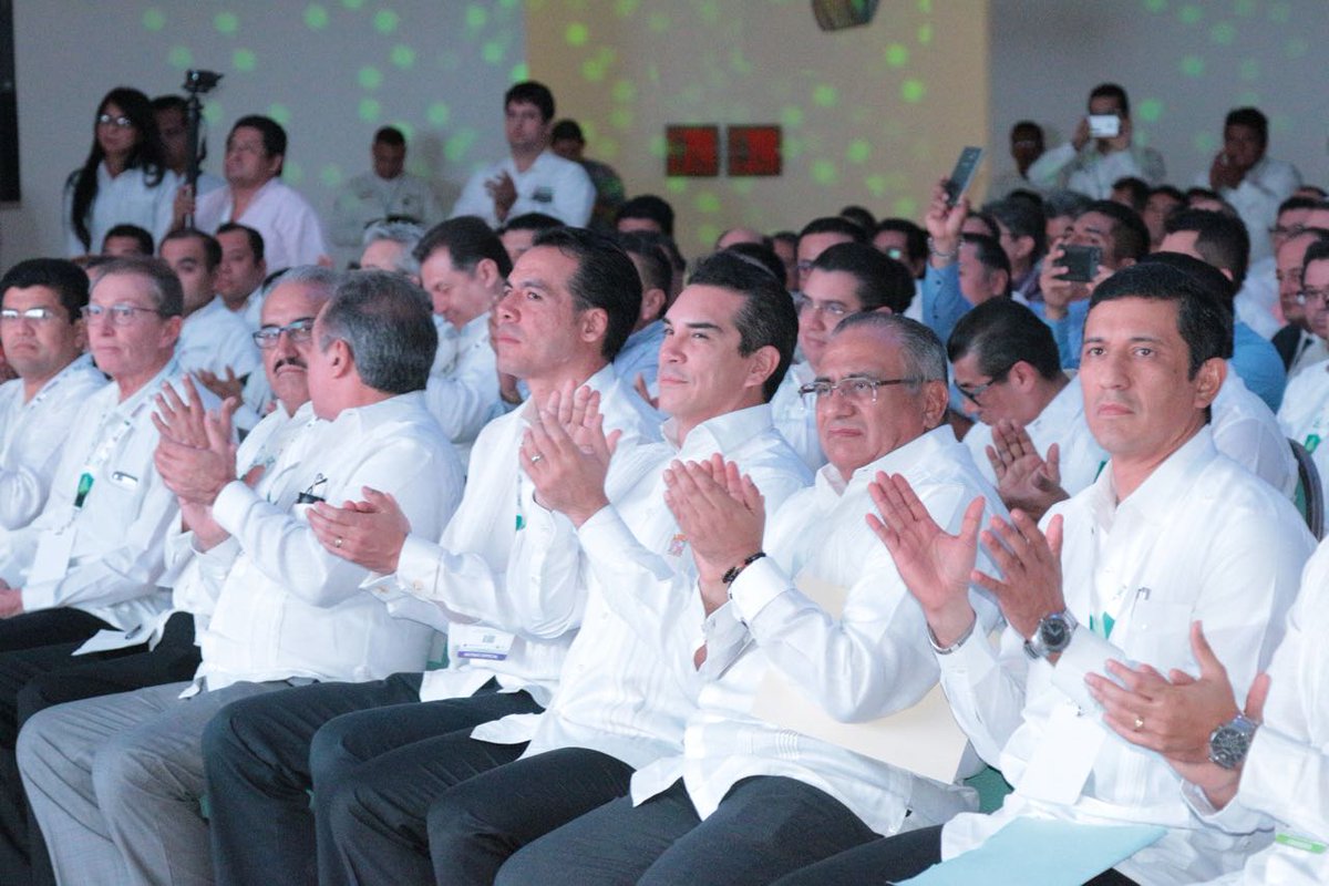 alitomorenoc's tweet photo. Hoy Campeche tiene retos importantes; por ello tenemos que estar muy cerca del impulso de la reforma energética en nuestro país. #CrecerEnGrande https://t.co/Lecpf1VIsu