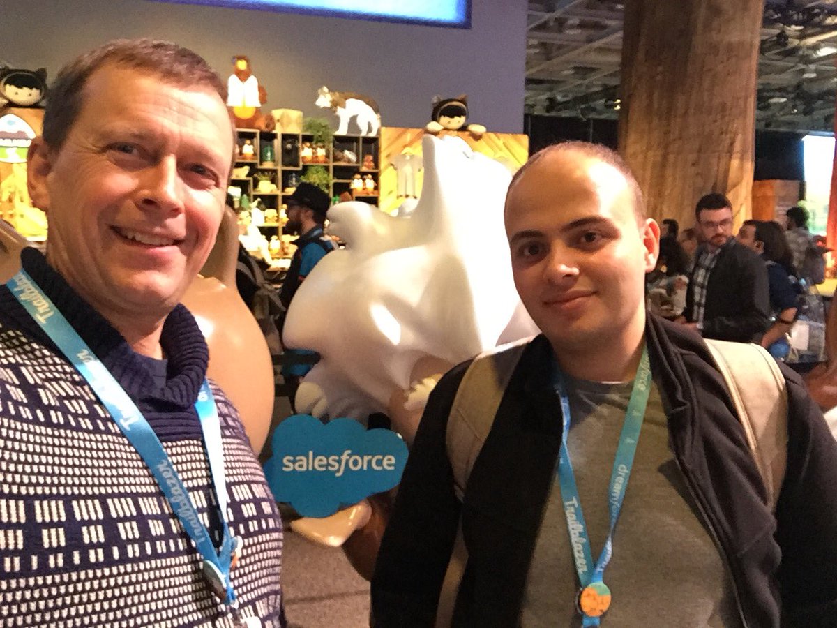 #Salesforce is such a global ecosystem - great to catch up today with Nabhan Karmi who is at #DF17 from Palestine.  The Salesforce platform makes it possible to contribute to customer success within any company from anywhere! #AdminOhana