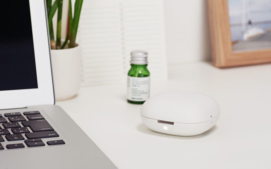 muji_net's tweet photo. お客様の声でうまれた持ち運べるアロマディフューザーです。アロマオイルを数滴たらすだけで、水を使わず、風でかおりが広がります。充電式でいつでもどこでもつかうことが出来、スイッチのＯＮ、ＯＦＦも上ぶたを左右にひねるだけで簡単にできます。https://t.co/uaZotUaMUD https://t.co/vtQwjTYuzp