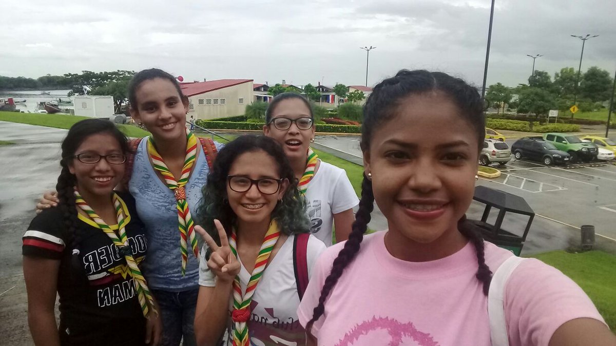 Gaesha0724's tweet photo. #MomentosScouts #SiempreListas #TrazandoRumbo #Servir #NocheDeFútbol  #FairPlay #Taquilla ¡Gracias por invitarnos @fepafut ! https://t.co/H50ZequTdD