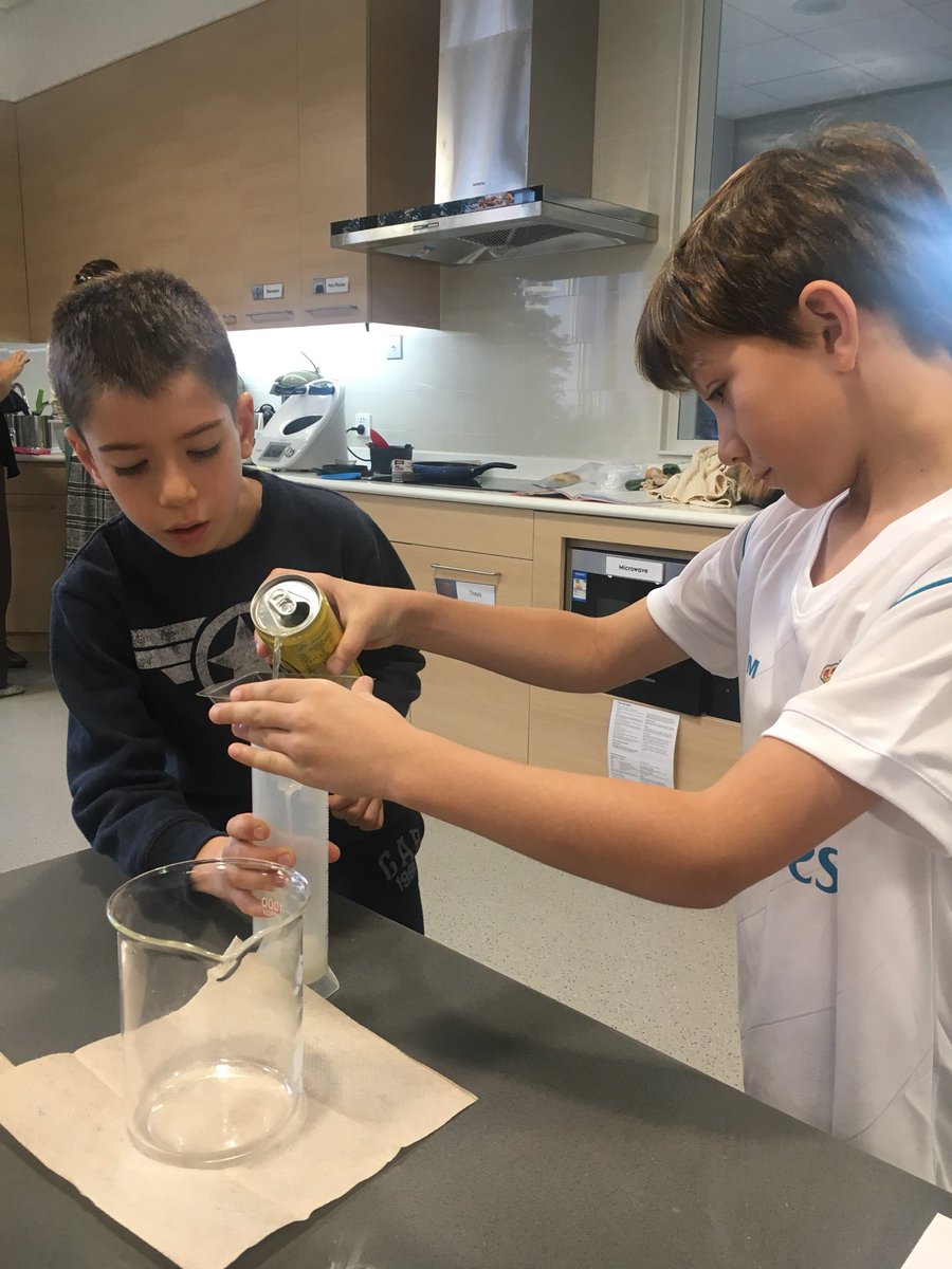 malihaiq5's tweet photo. Mixology 101! G3 students working on their math skills in the teaching Kitchen @tspraul #ESPDrocks https://t.co/fFoTuFoHde