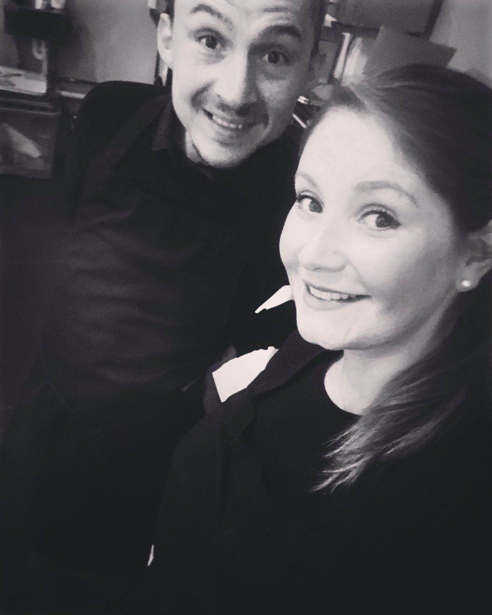 AmyWalsh1306's tweet photo. When your aprons look fresh! #smartselfie #dreamteam #dylon https://t.co/iZG0S67J2A