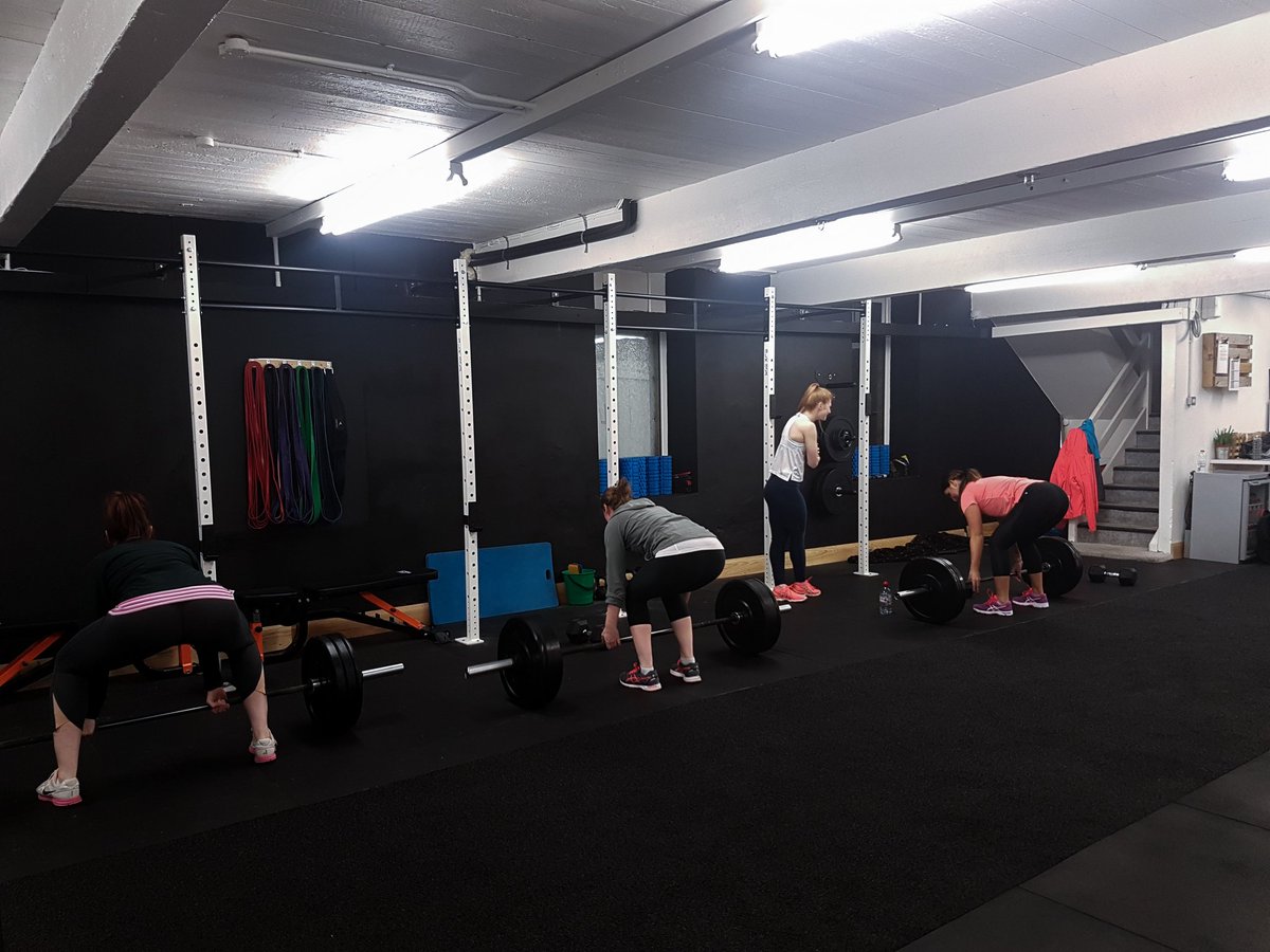 GMC_Performance's tweet photo. My advice to all athletes...

"Proper preparation prevents poor performance" 

Great to have some of the @netballni squad in shifting kilos during there strength session. https://t.co/IUv7Jcas46
