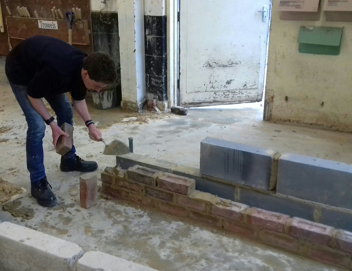 MCConstructDept's tweet photo. @Broadwaterstaff still sitting on top of Yr10 project league &amp; @WoolmerHillScho Student of the Week in action! https://t.co/JKjGUG6pNR