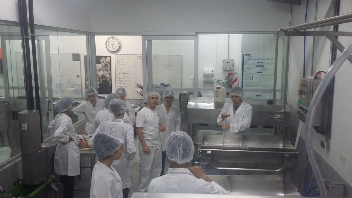 martinleopina's tweet photo. #Now #Live TP de elaboración de quesos en plantas piloto Chr. Hansen en @UADEoficial #AlimentosUADE #AprendeHaciendo https://t.co/Szp21Z2Ywo
