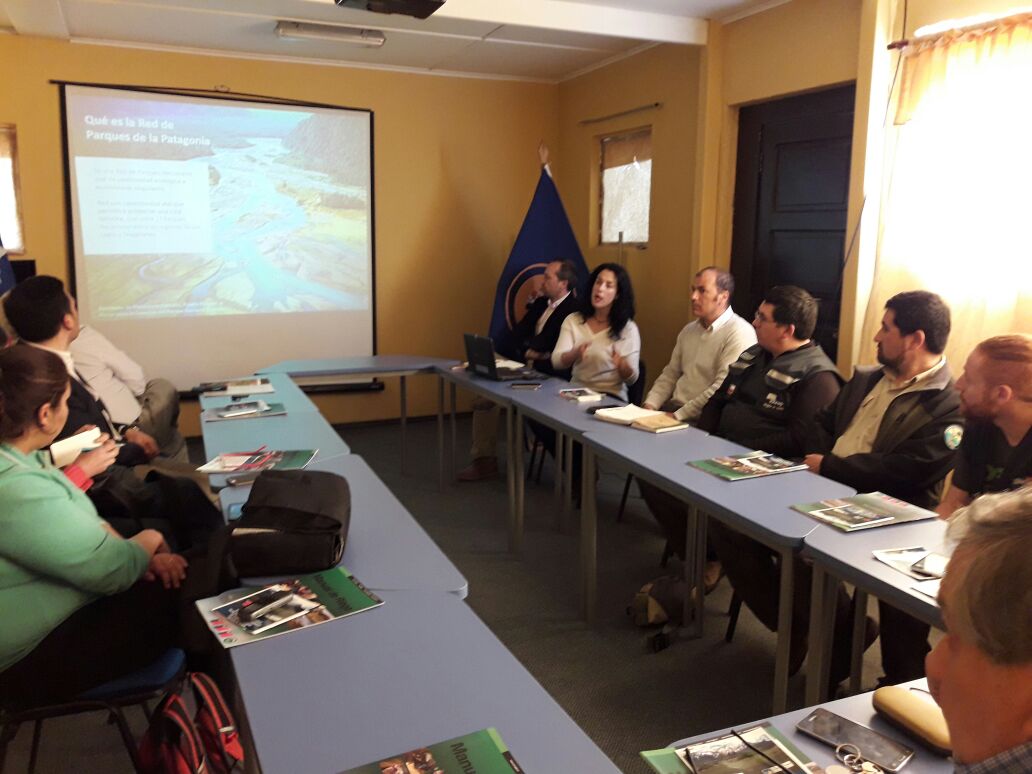 MuniChileChico's tweet photo. @RicardoIbarraV y funcionarios @MuniChileChico participan en charla "Creación Red de Parques Nacionales" a cargo de SEREMI Medio Ambiente https://t.co/1cKNVE8i2Y